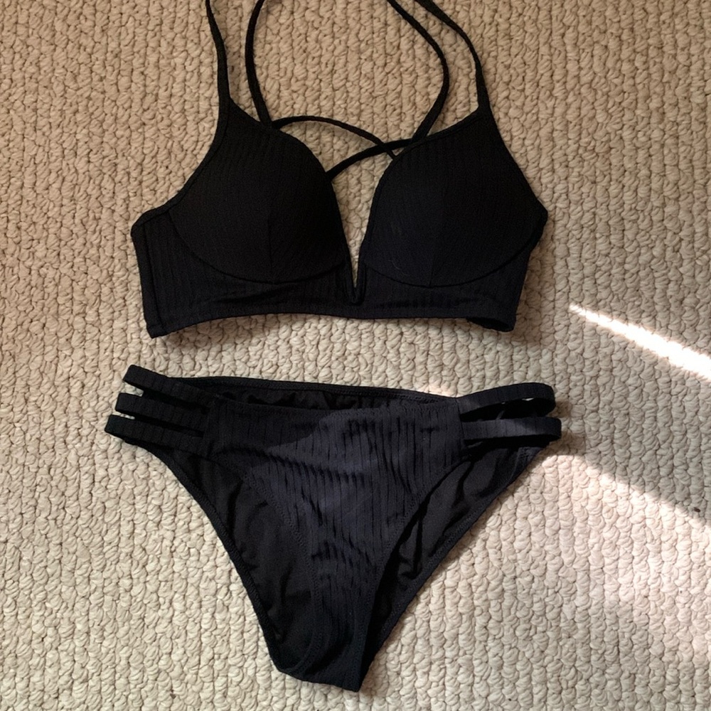 Black bikini